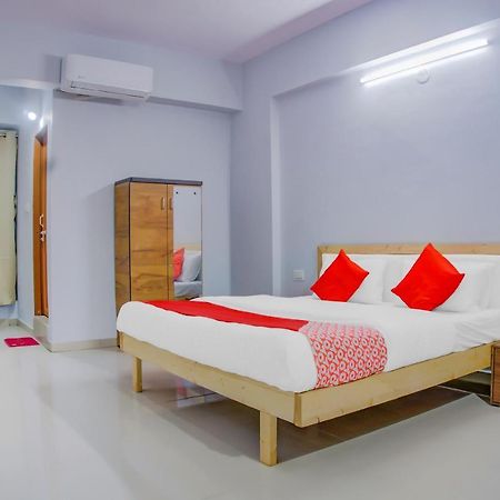 Oyo 75173 Hotel Regency Σουράτ Εξωτερικό φωτογραφία