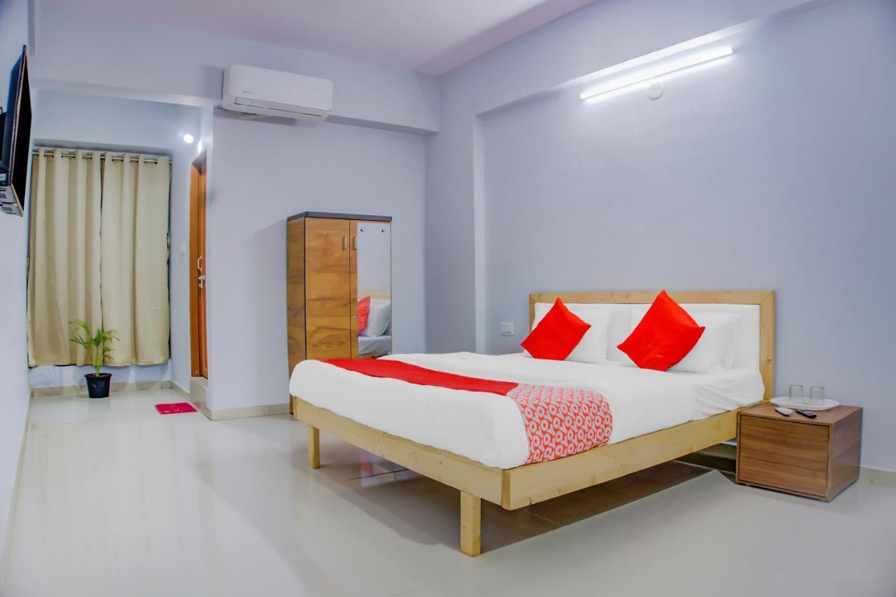 Oyo 75173 Hotel Regency Σουράτ Εξωτερικό φωτογραφία