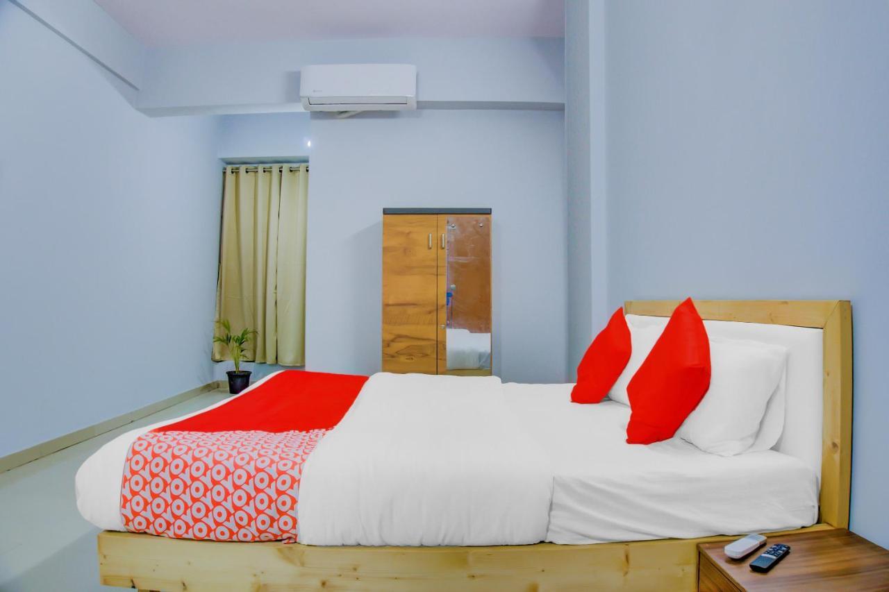 Oyo 75173 Hotel Regency Σουράτ Εξωτερικό φωτογραφία