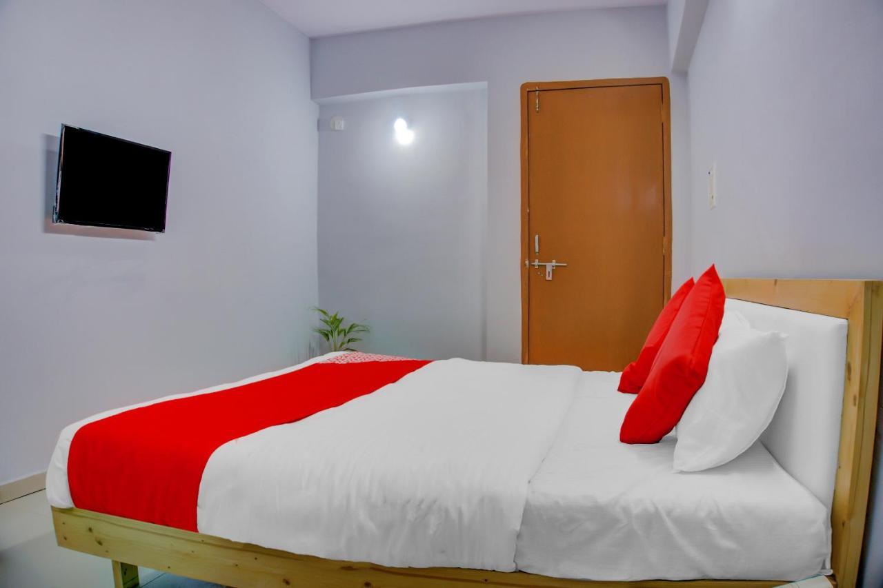 Oyo 75173 Hotel Regency Σουράτ Εξωτερικό φωτογραφία