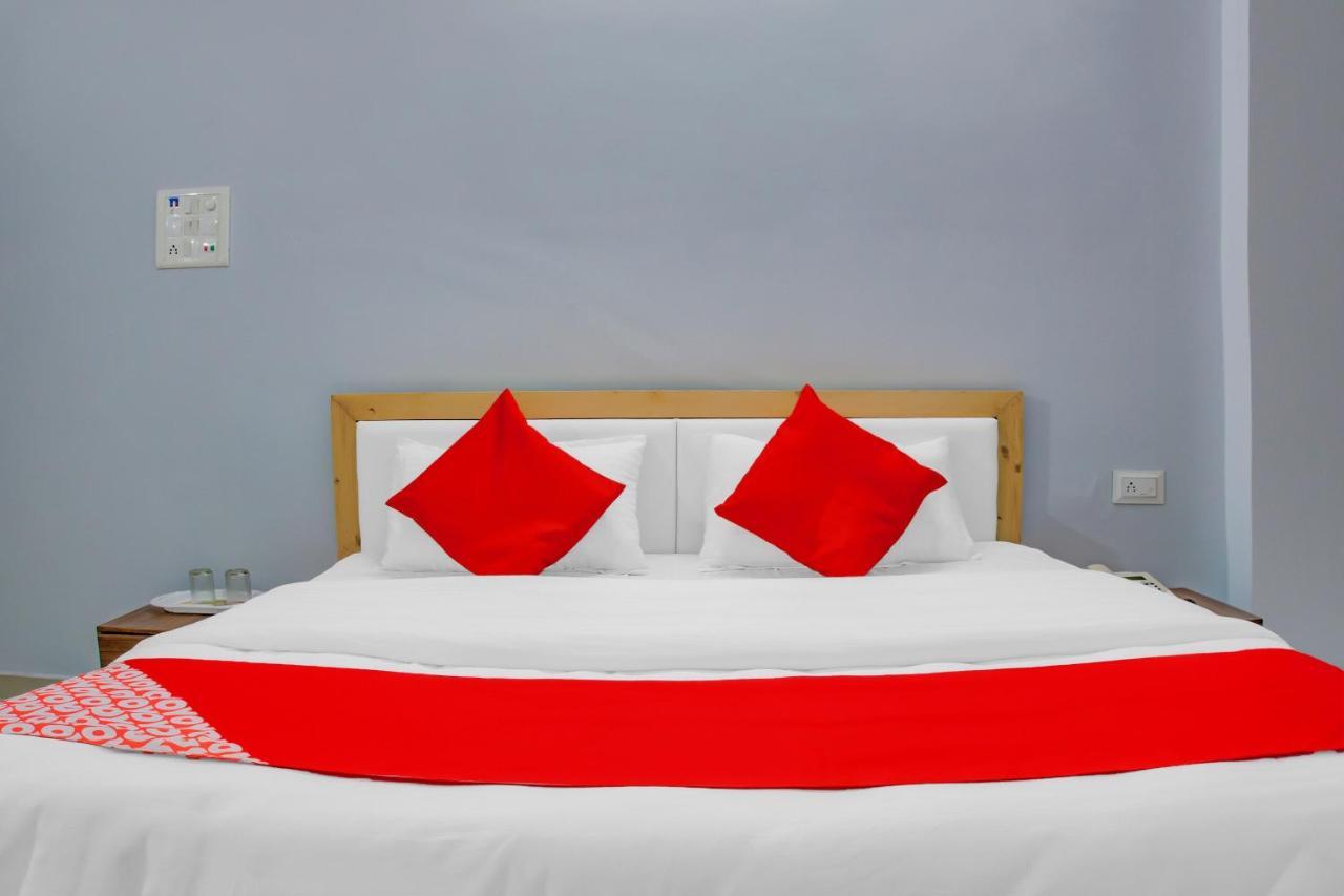 Oyo 75173 Hotel Regency Σουράτ Εξωτερικό φωτογραφία