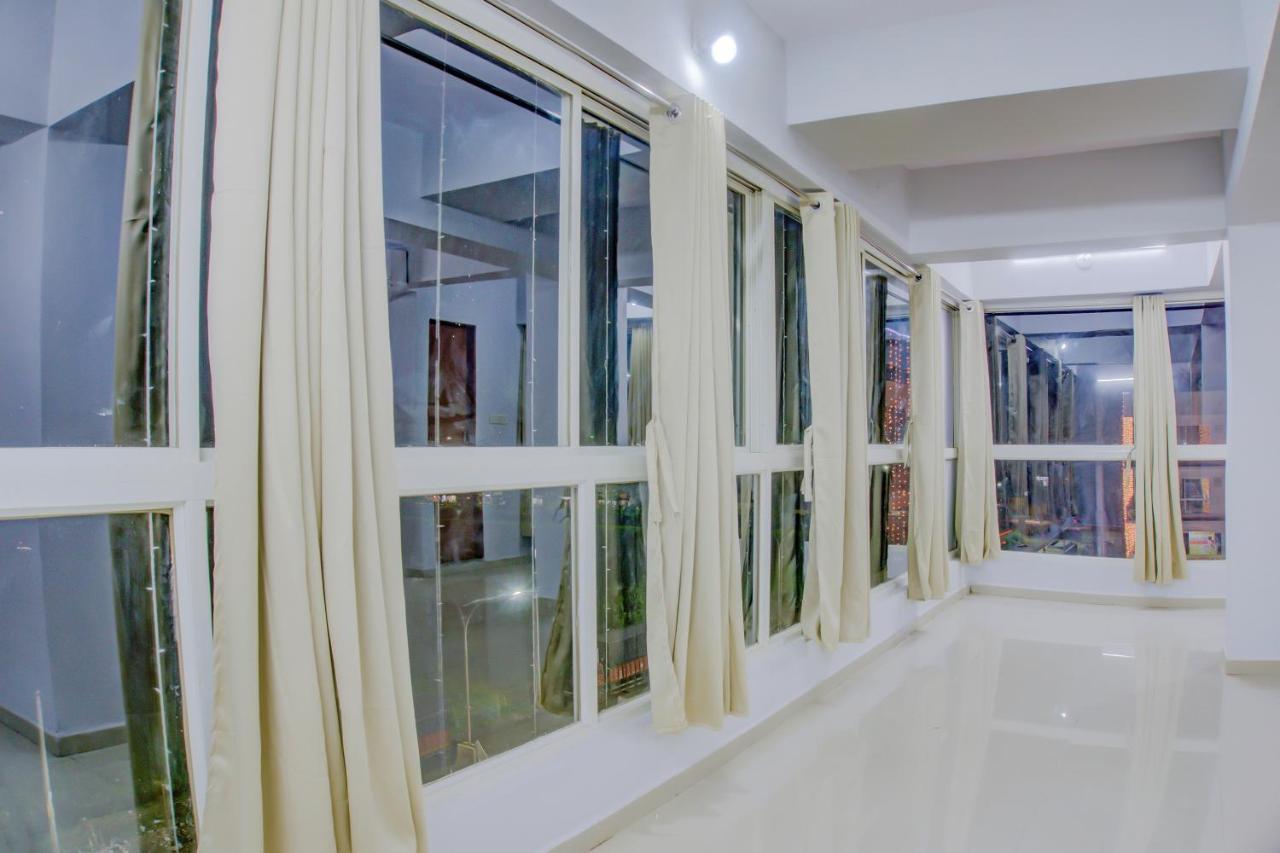 Oyo 75173 Hotel Regency Σουράτ Εξωτερικό φωτογραφία