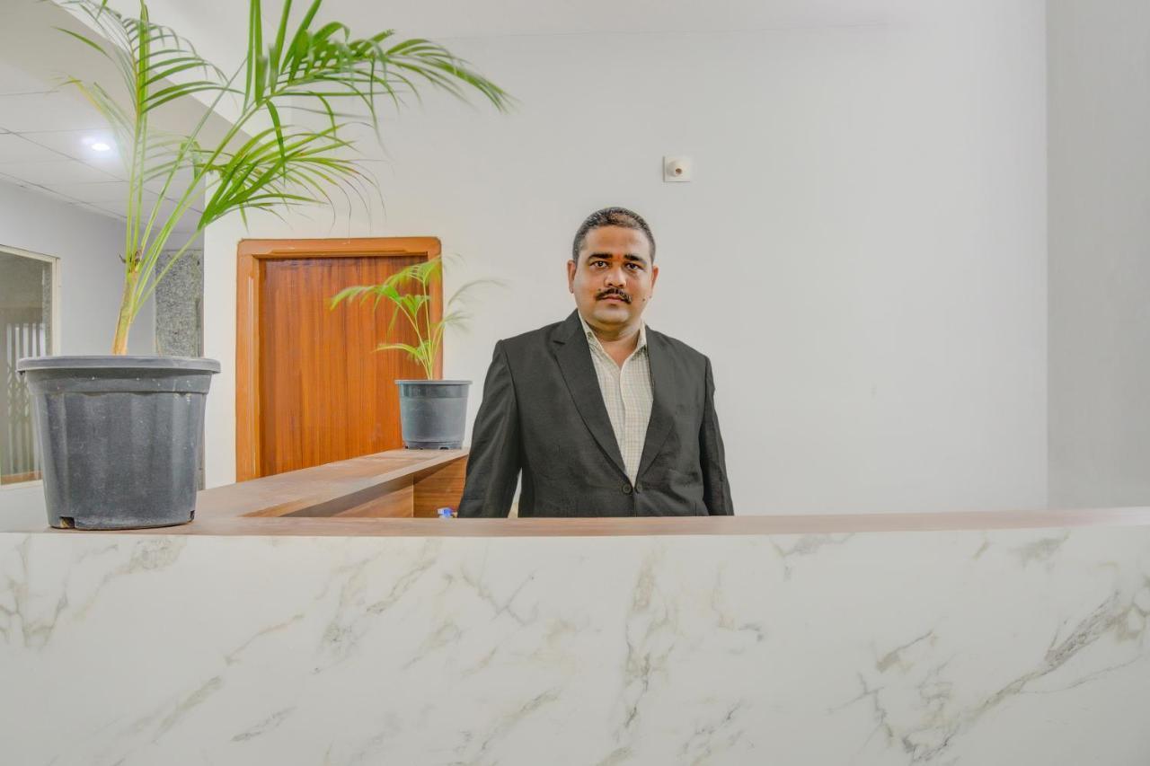 Oyo 75173 Hotel Regency Σουράτ Εξωτερικό φωτογραφία